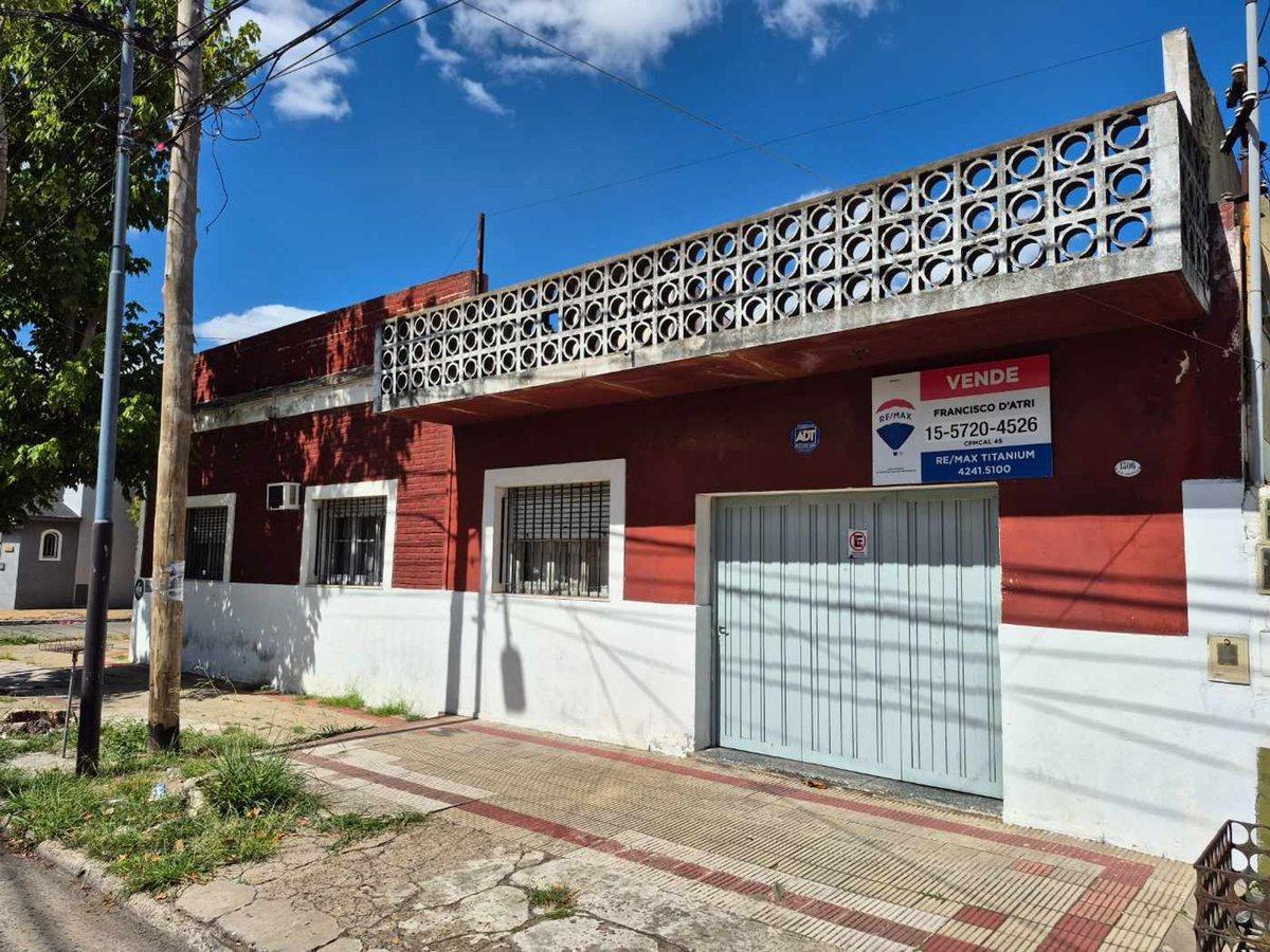 Foto de VENTA CASA 4 AMB-COCHERA-TERRAZA-PATIO-LANUS OESTE, imagen 1