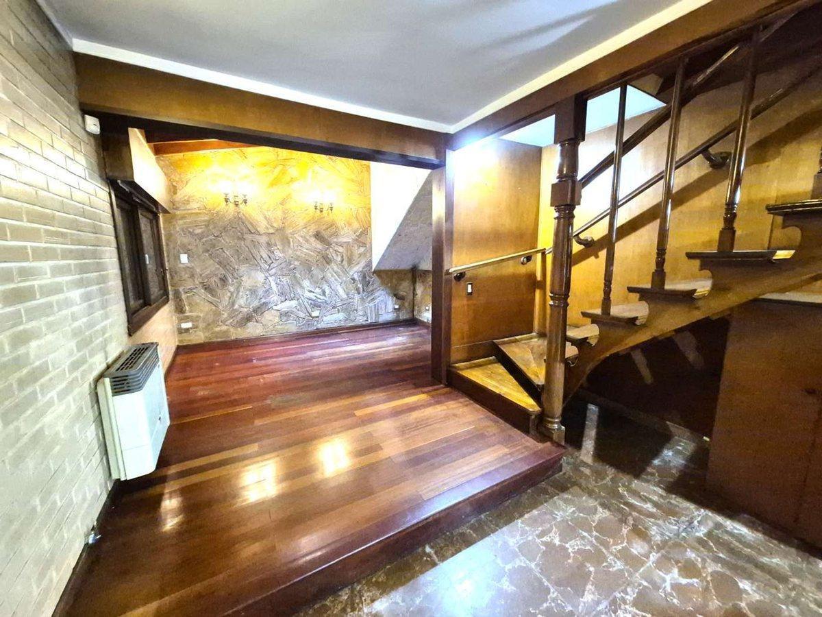 Foto de CASA 5 DORMIT-GARAG 2 autos-PATIO-PILETA!-QUINCHO!, imagen 4