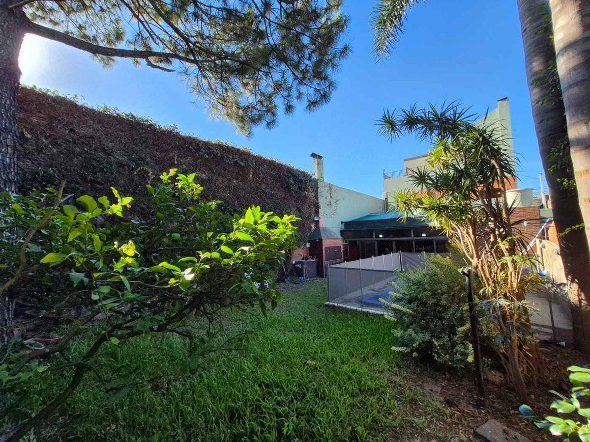 Foto de CASA 5 DORMIT-GARAG 2 autos-PATIO-PILETA!-QUINCHO!, imagen 3