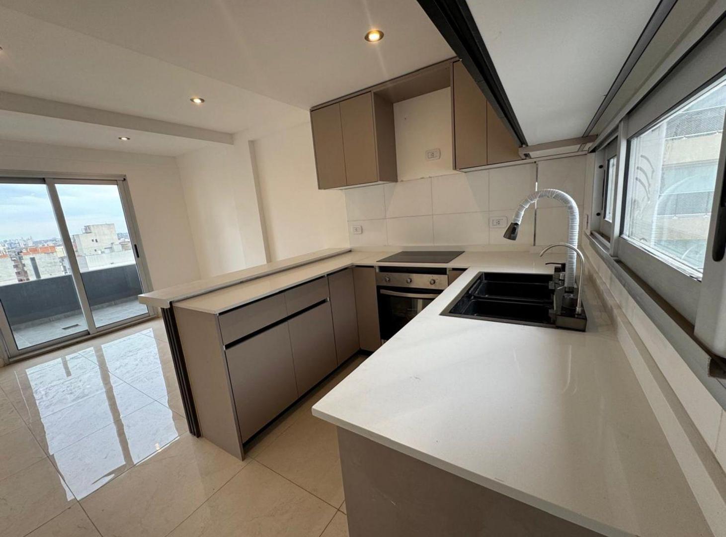 Foto de VENTA DEPTO 3 AMB 100m2 LANUSITA COCHERA CUBIERTA, imagen 2