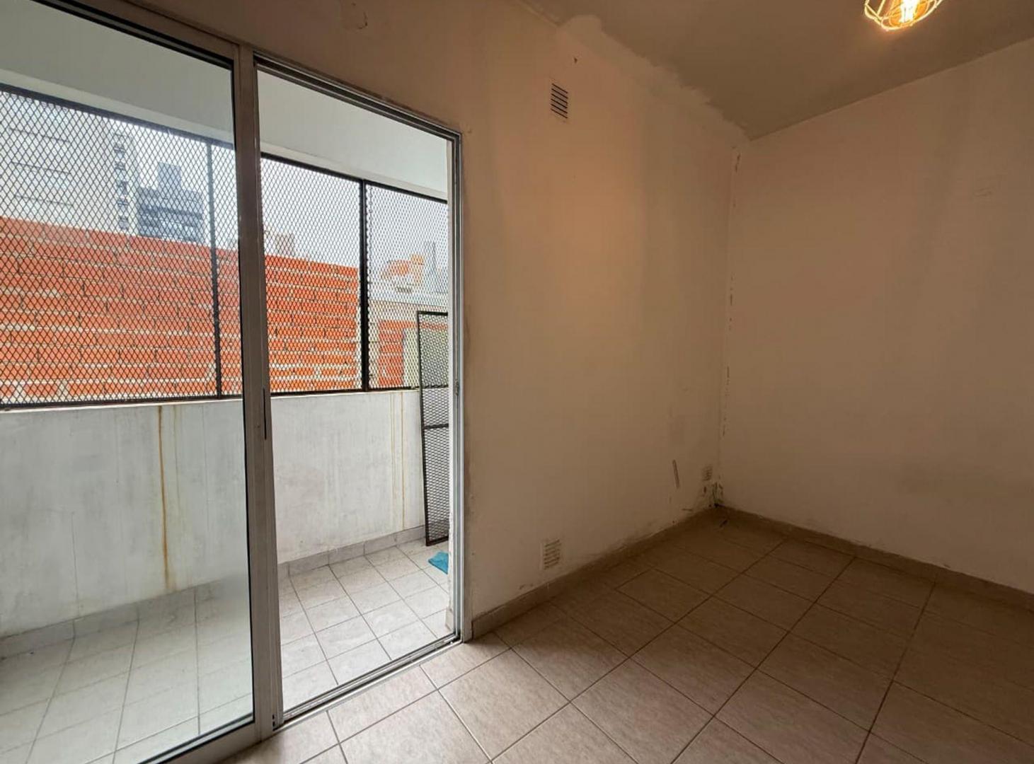 Foto de Depto en venta 2 amb c/balcón contrafrente Lanús O, imagen 3