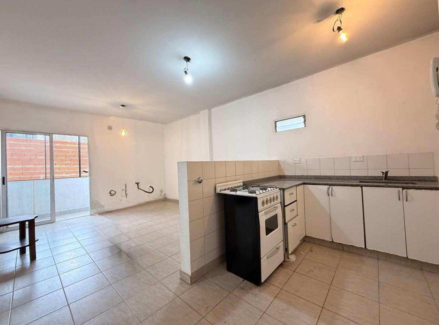 Foto de Depto en venta 2 amb c/balcón contrafrente Lanús O, imagen 2