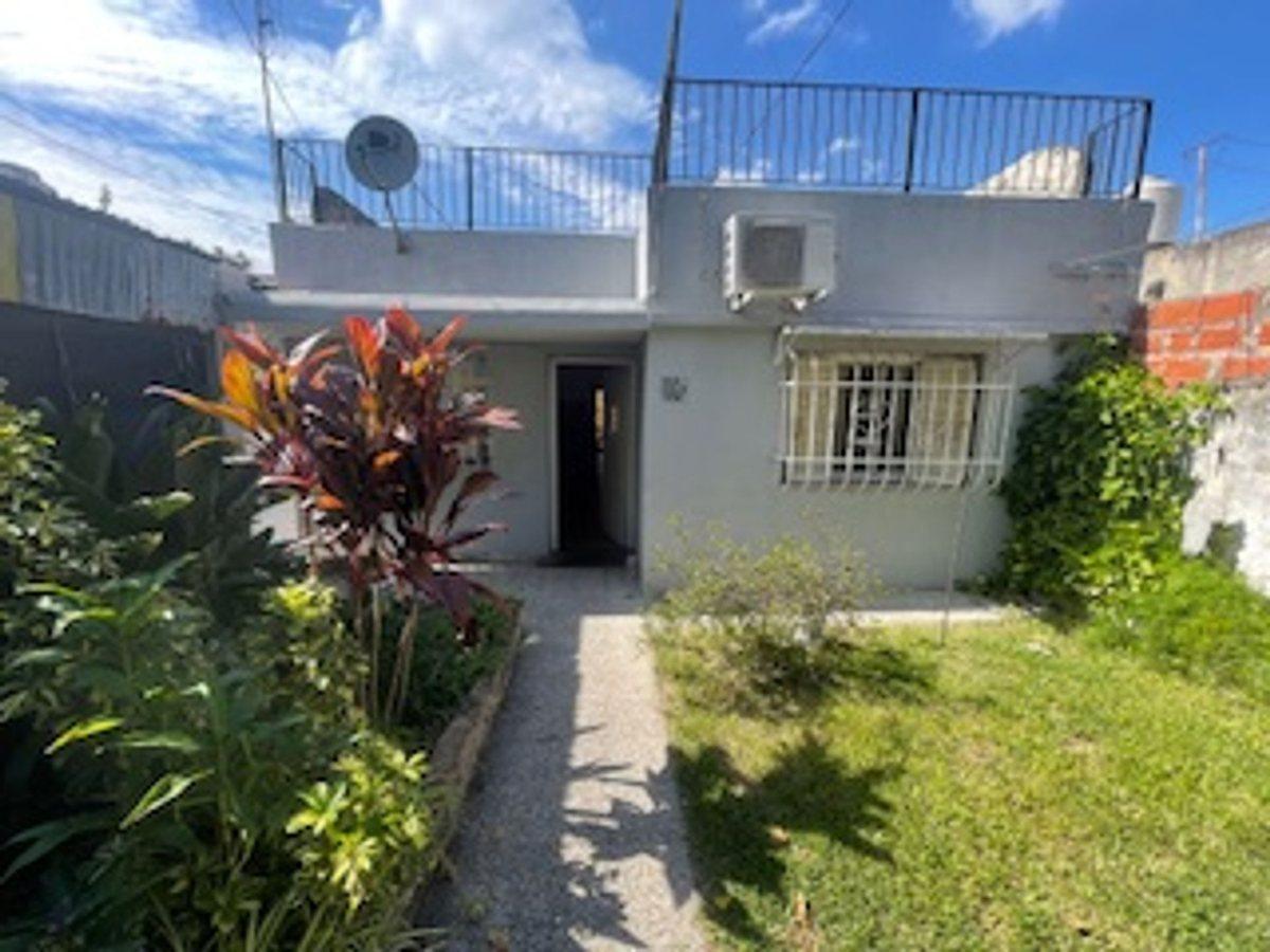Foto de CASA 3 AMB+DEPTO 3 AMB C/PATIO Y GARAGE-LANUS.E, imagen 1