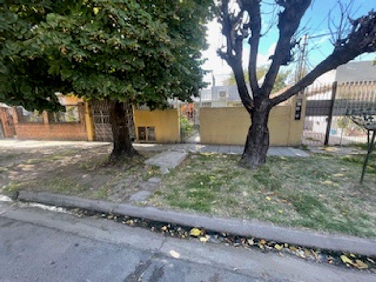 Foto de CASA 3 AMB+DEPTO 3 AMB C/PATIO Y GARAGE-LANUS.E, imagen 3