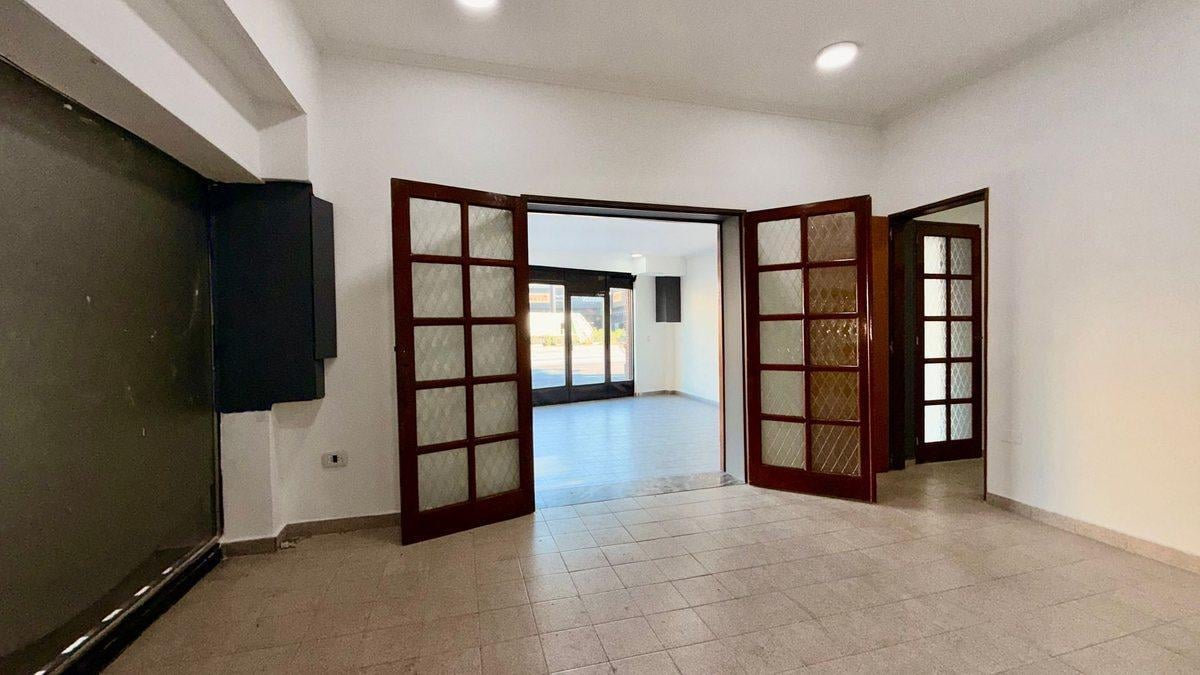 Foto de Gran Local esquina Av Yrigoyen 2602, Gerli Lanús, imagen 3