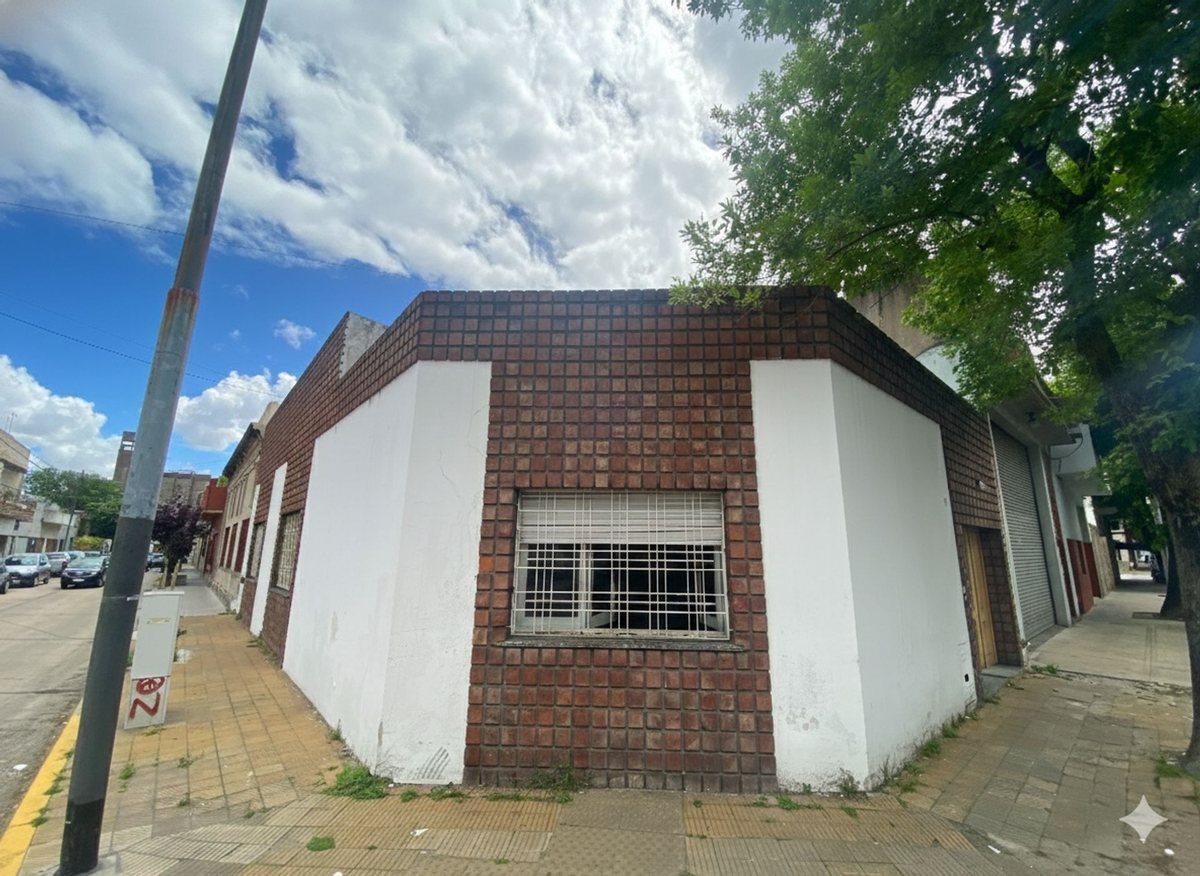 Foto de ¡CASA EN ESQUINA A REFACCIONAR - FOT 3 + SÓTANO!, imagen 1