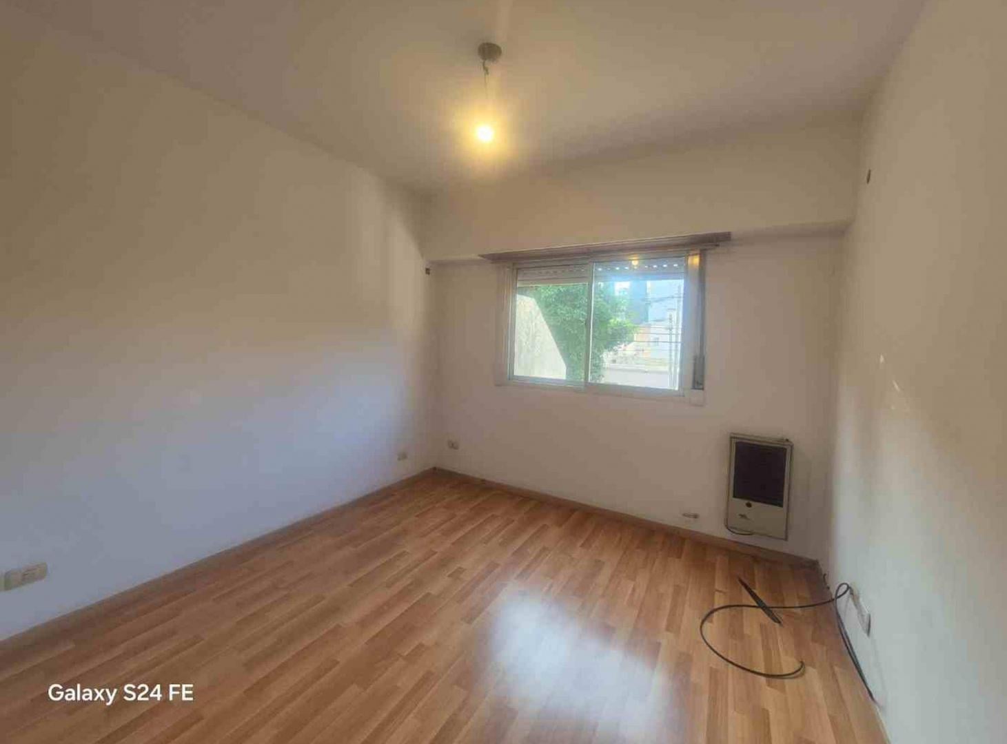 Foto de DEPARTAMENTO 3 AMB FTE CON BALCON Y COCHERA LANUS, imagen 4