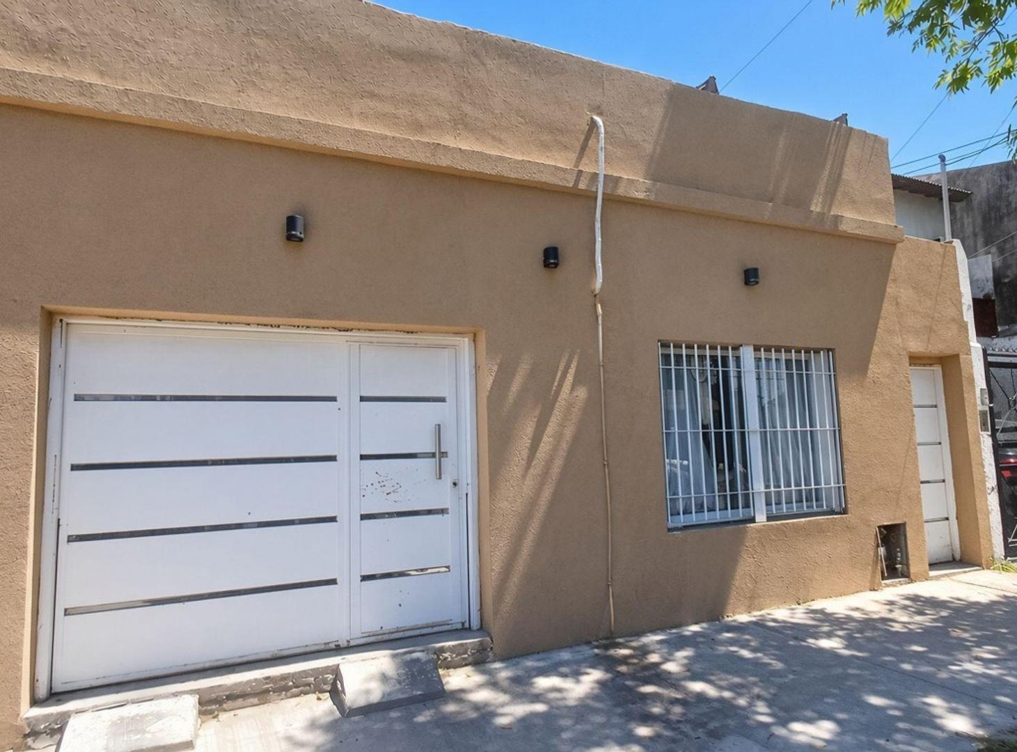 Foto de CASA REMODELADA A NUEVO!-3DORM/PATIO/COCHERA-LANUS, imagen 3