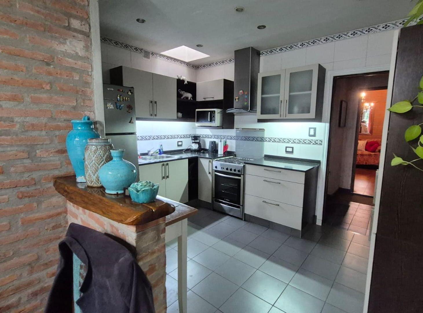 Foto de EXCELENTE CASA C/COCHERA LANUS OESTE FONDO LIBRE, imagen 3