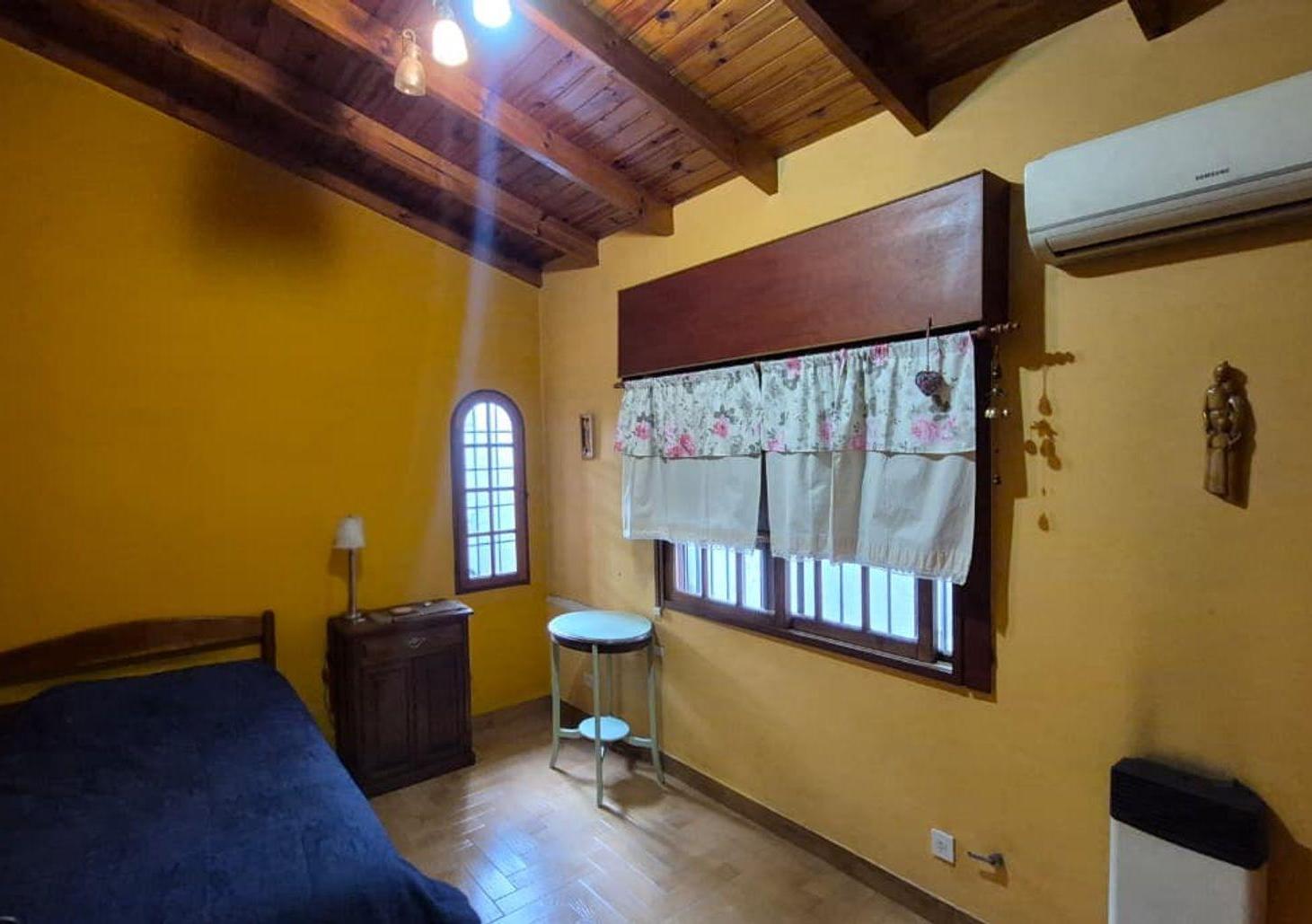 Foto de EXCELENTE CASA C/COCHERA LANUS OESTE FONDO LIBRE, imagen 5