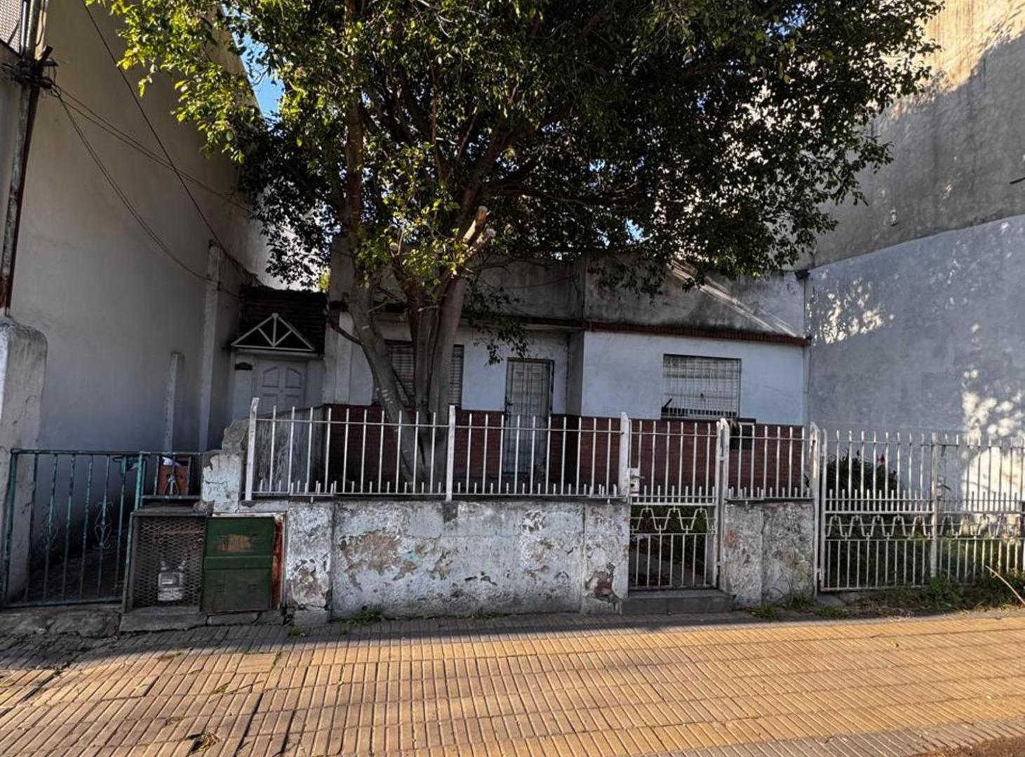 Foto de PH AL FRENTE EN LANUS A REFACIONAR.- INVERSOR, imagen 4