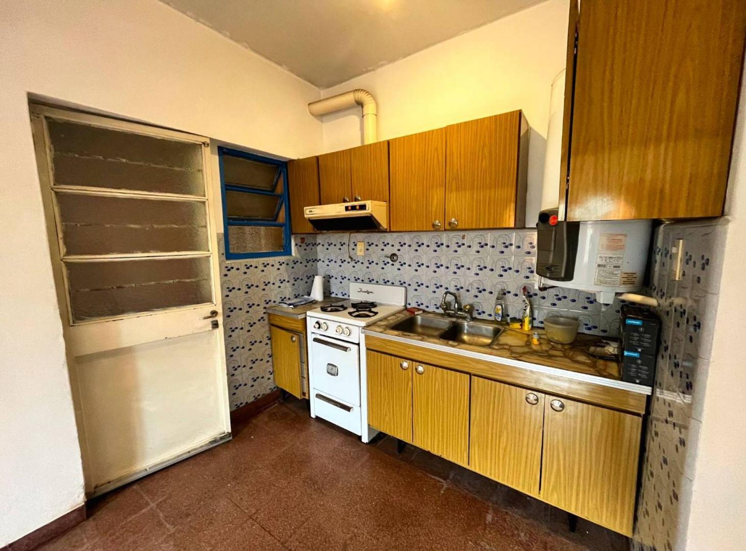 Foto de CASA EN VENTA 3 AMBIENTES CON COCHERA BURZACO, imagen 3