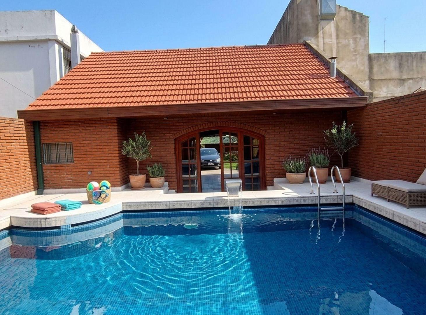 Foto de CASA CON PILETA PARQUE , PARRILLA ,Y ALTILLO, imagen 2