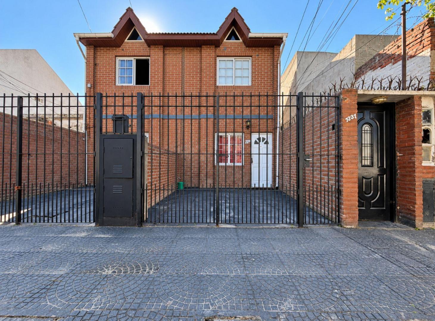 Foto de DUPLEX 3 AMB CON COCHERA Y PATIO "MUY LUMINOSO", imagen 1