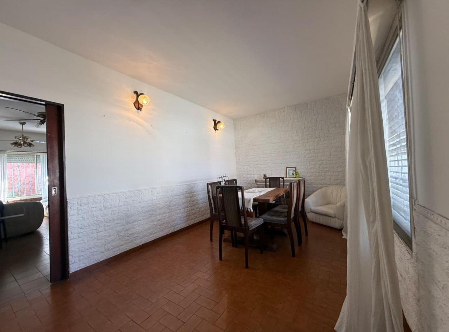 Foto de Casa 3 amb c/ patio , cochera p/ 2 autos y terraza, imagen 2