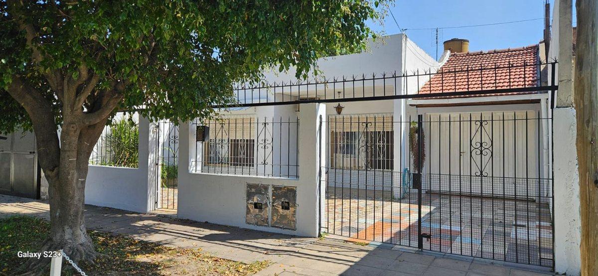Foto de CASA EN VENTA TEMPERLEY - LOMAS DE ZAMORA PERMUTA, imagen 1