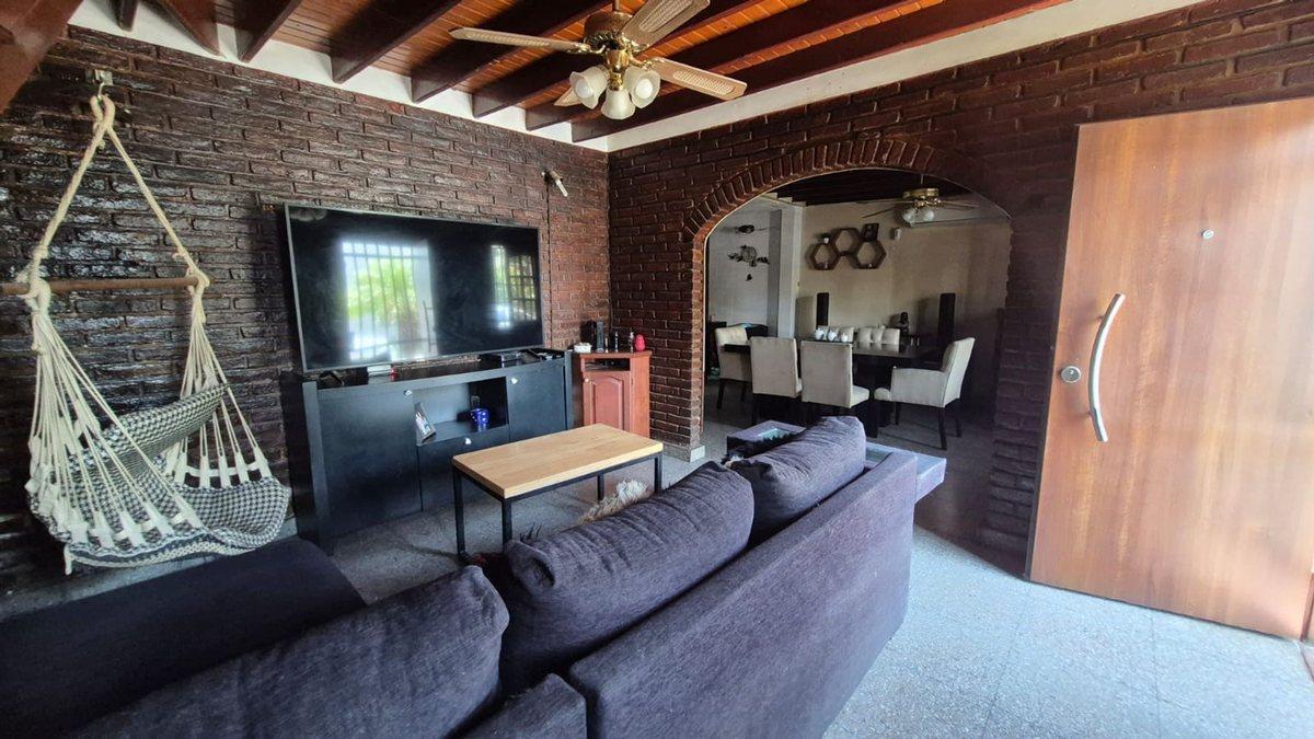 Foto de EXCELENTE CASA CHALET 4 AMB TERRAZA Y LAVADERO, imagen 1
