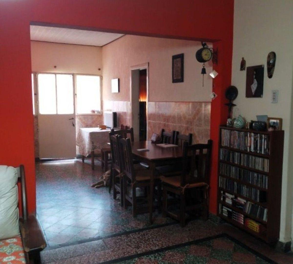 Foto de LOCAL AL FRENTE + CASA 3 AMB, GARAGE,PATIO,TERRAZA, imagen 2