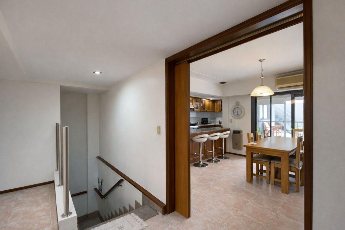 Foto de CASA 5 AMB CON PATIO, QUINCHO, PILETA Y GALPÓN, imagen 3