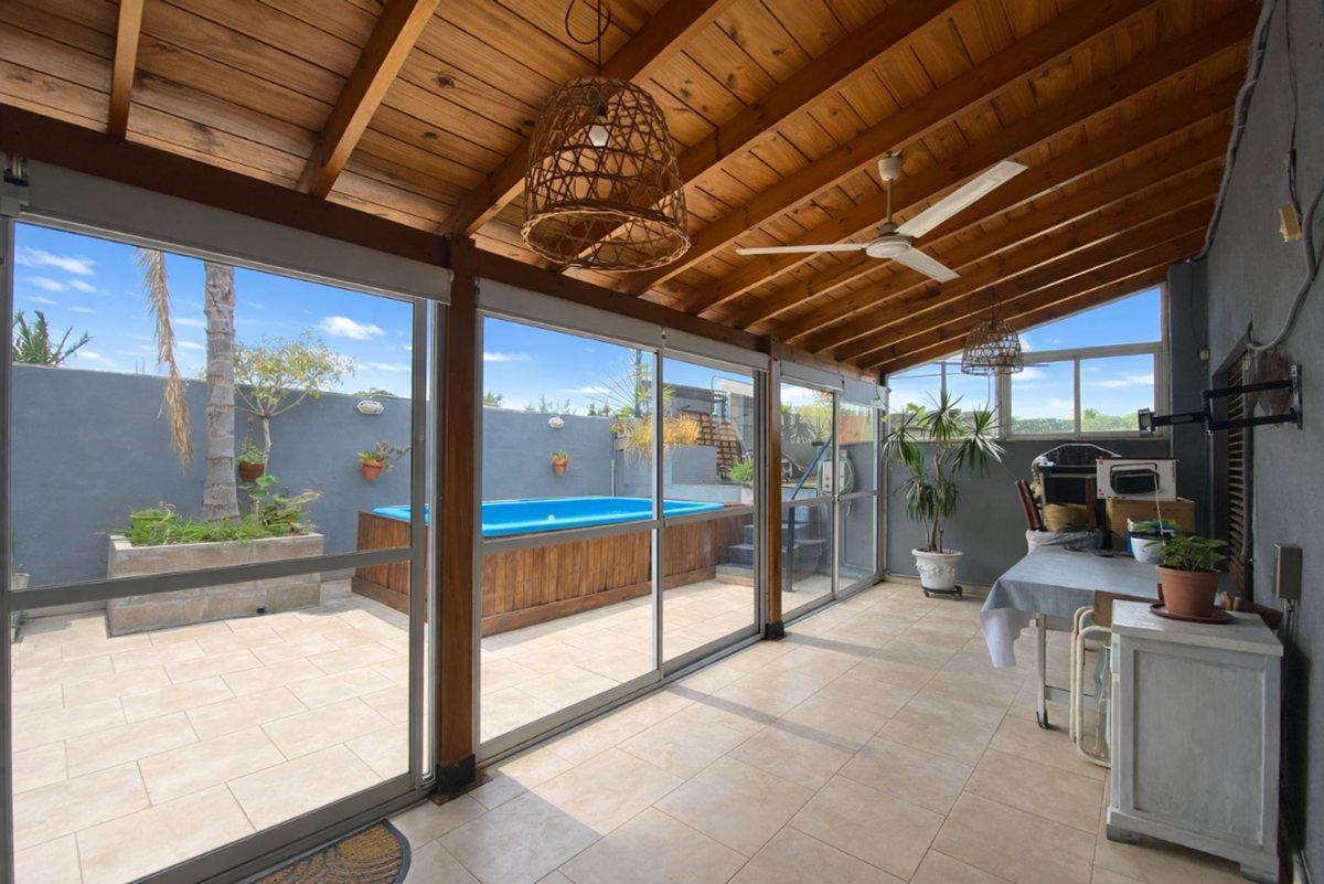 Foto de CASA 5 AMB CON PATIO, QUINCHO, PILETA Y GALPÓN, imagen 5
