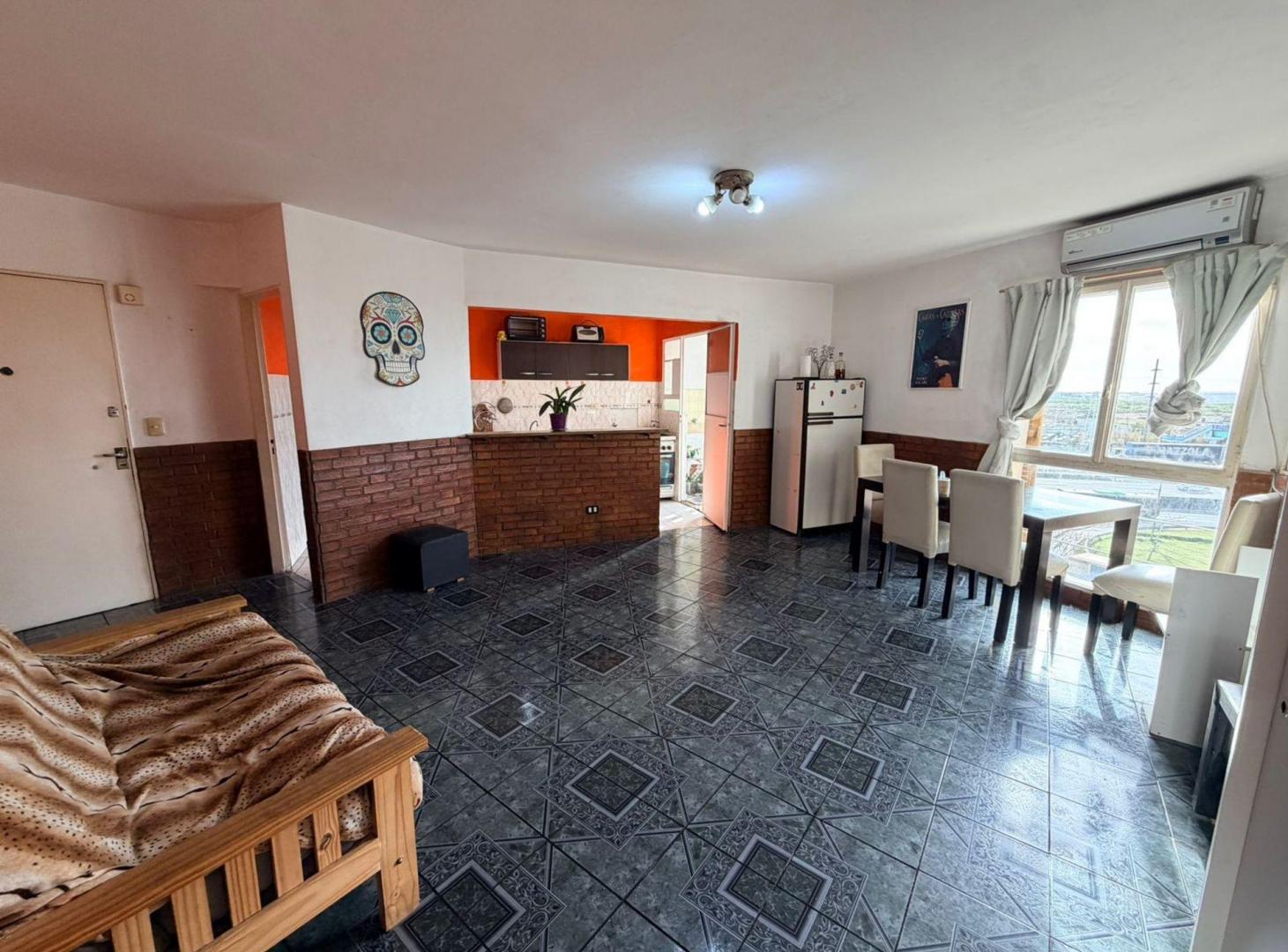 Foto de DPTO 4 AMBIENTES EN VENTA EN SARANDI- AVELLANEDA, imagen 2