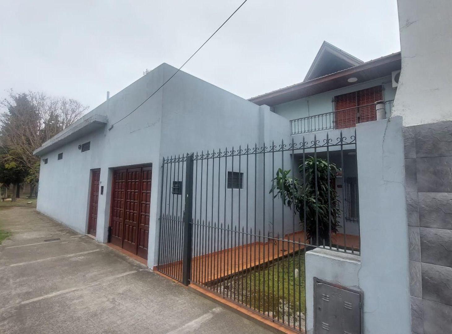 Foto de VENTA CASA C/DEPOSITO FONDO Y QUINCHO LANUS ESTE, imagen 2