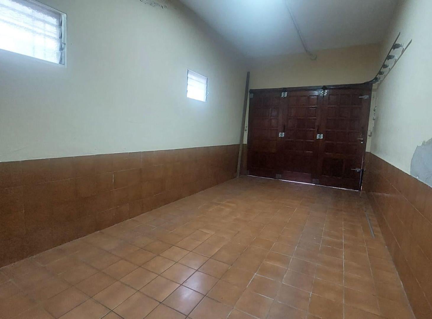 Foto de VENTA CASA C/DEPOSITO FONDO Y QUINCHO LANUS ESTE, imagen 3