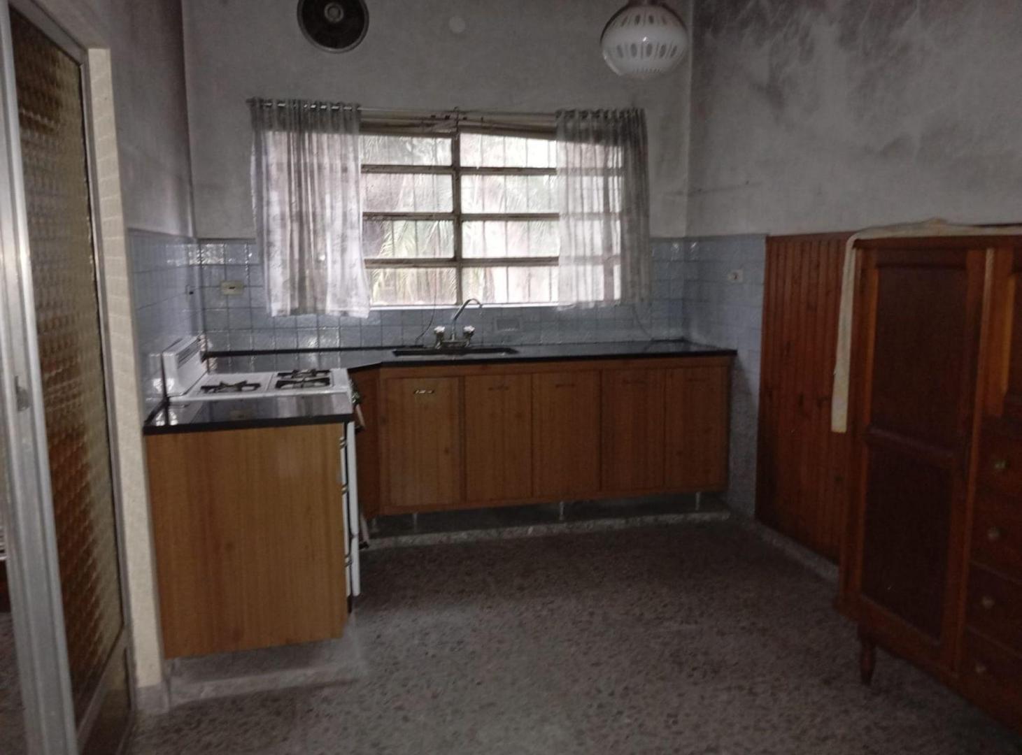 Foto de Casa Sobre Lote Propio a Refaccionar en Gerli, imagen 3