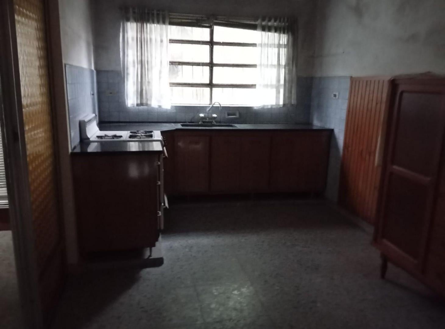 Foto de Casa Sobre Lote Propio a Refaccionar en Gerli, imagen 2