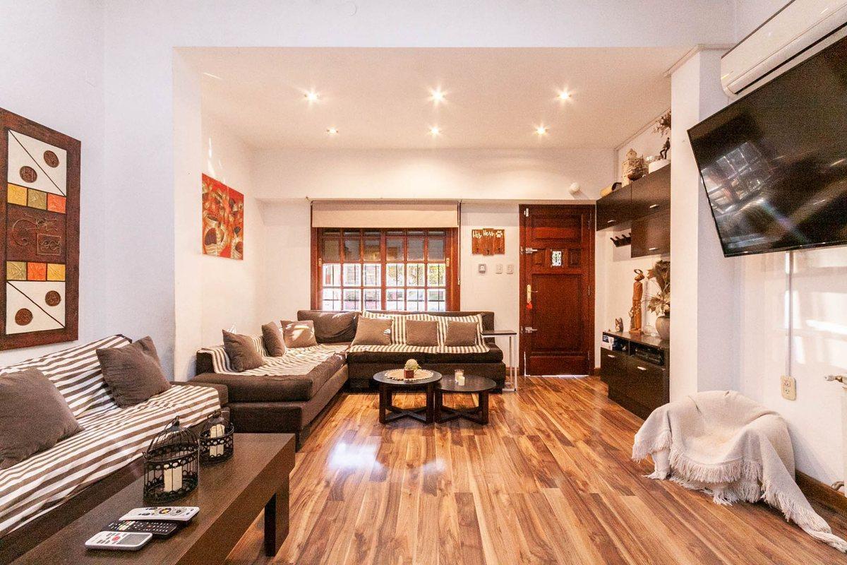 Foto de CASA 3 AMB A 1 CUADRA DE AV. HIPOLITO YRIGOYEN, imagen 1