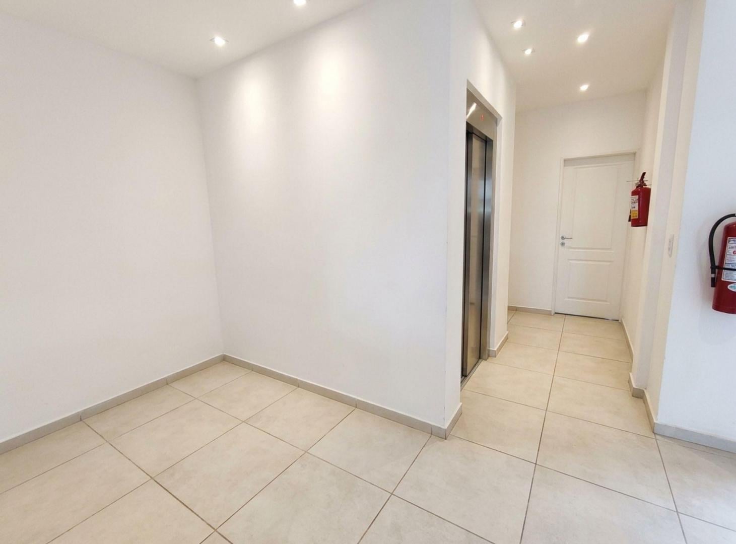 Foto de VENTA 2 AMB CON COCHERA -GERLI, imagen 5