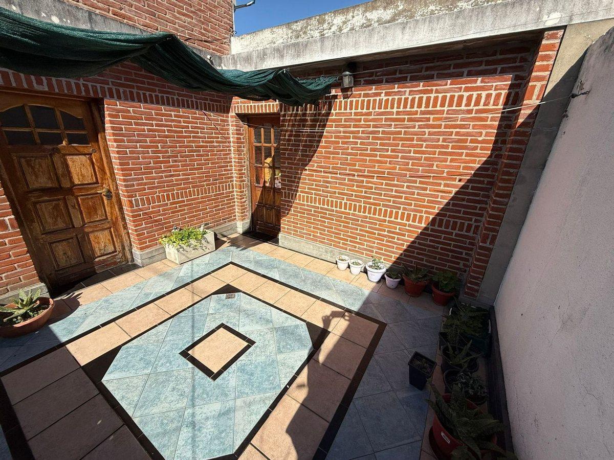 Foto de Casa 3 amb. cochera, patio y terraza en Llavallol, imagen 3