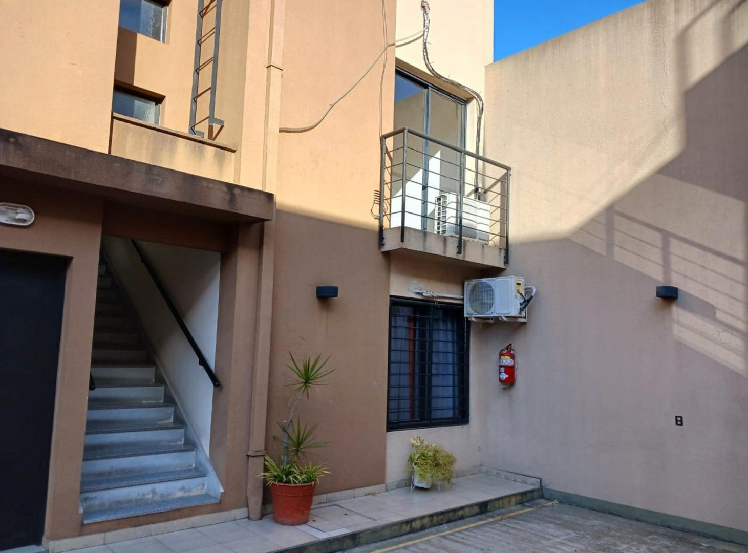 Foto de Dpto en dúplex alquiler 2 amb c/cochera Lanús O, imagen 2