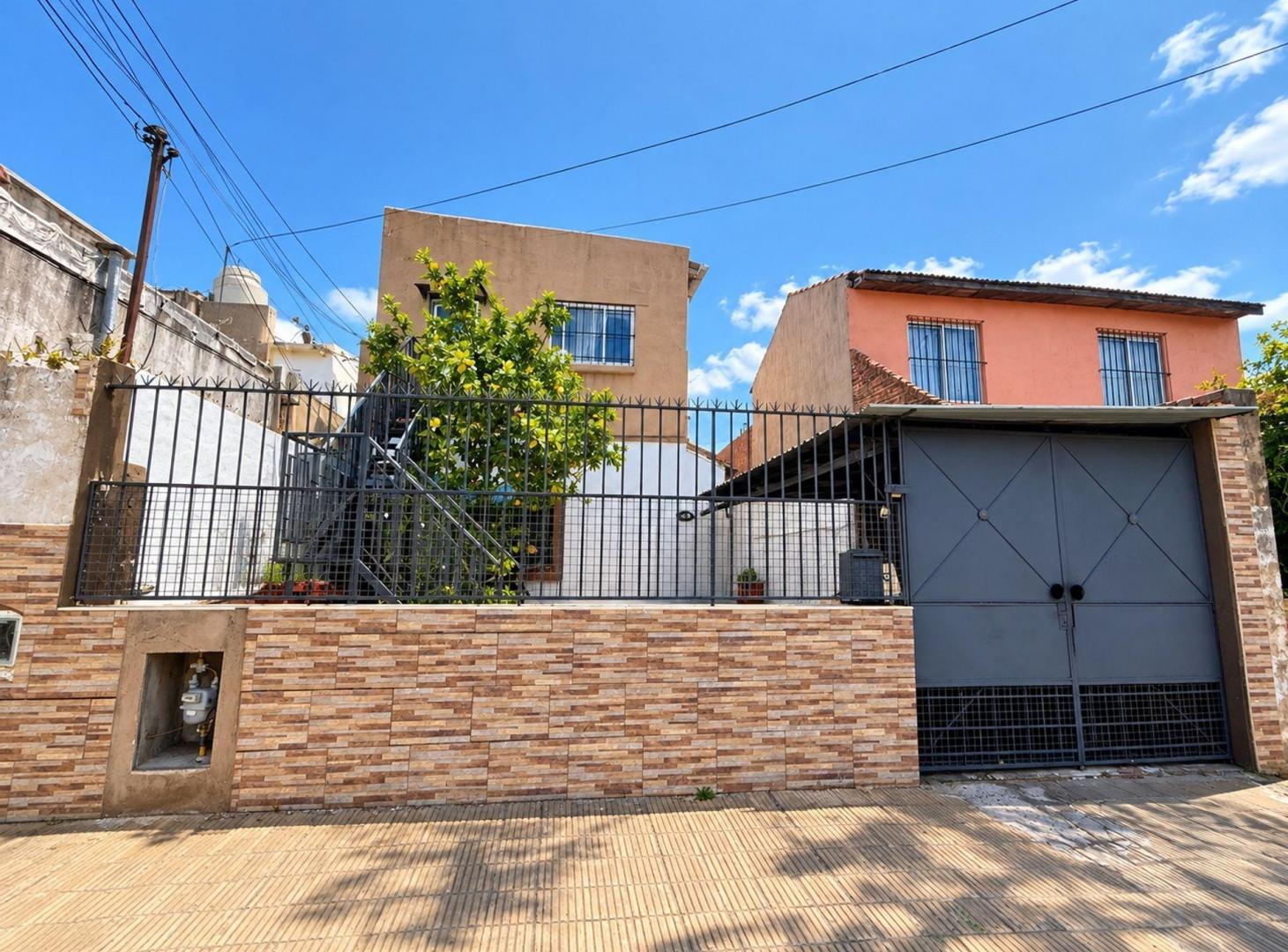 Foto de VENTA CASA MULTIFAMILIAR 3 DPTOS COCHERAS AVELLANE, imagen 1