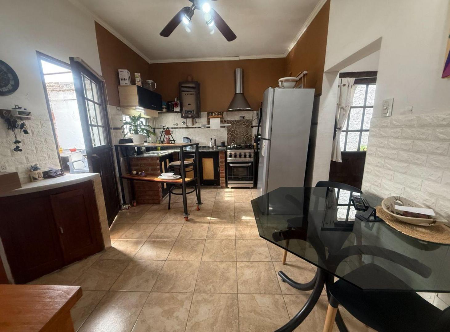 Foto de VENTA CASA MULTIFAMILIAR 3 DPTOS COCHERAS AVELLANE, imagen 5