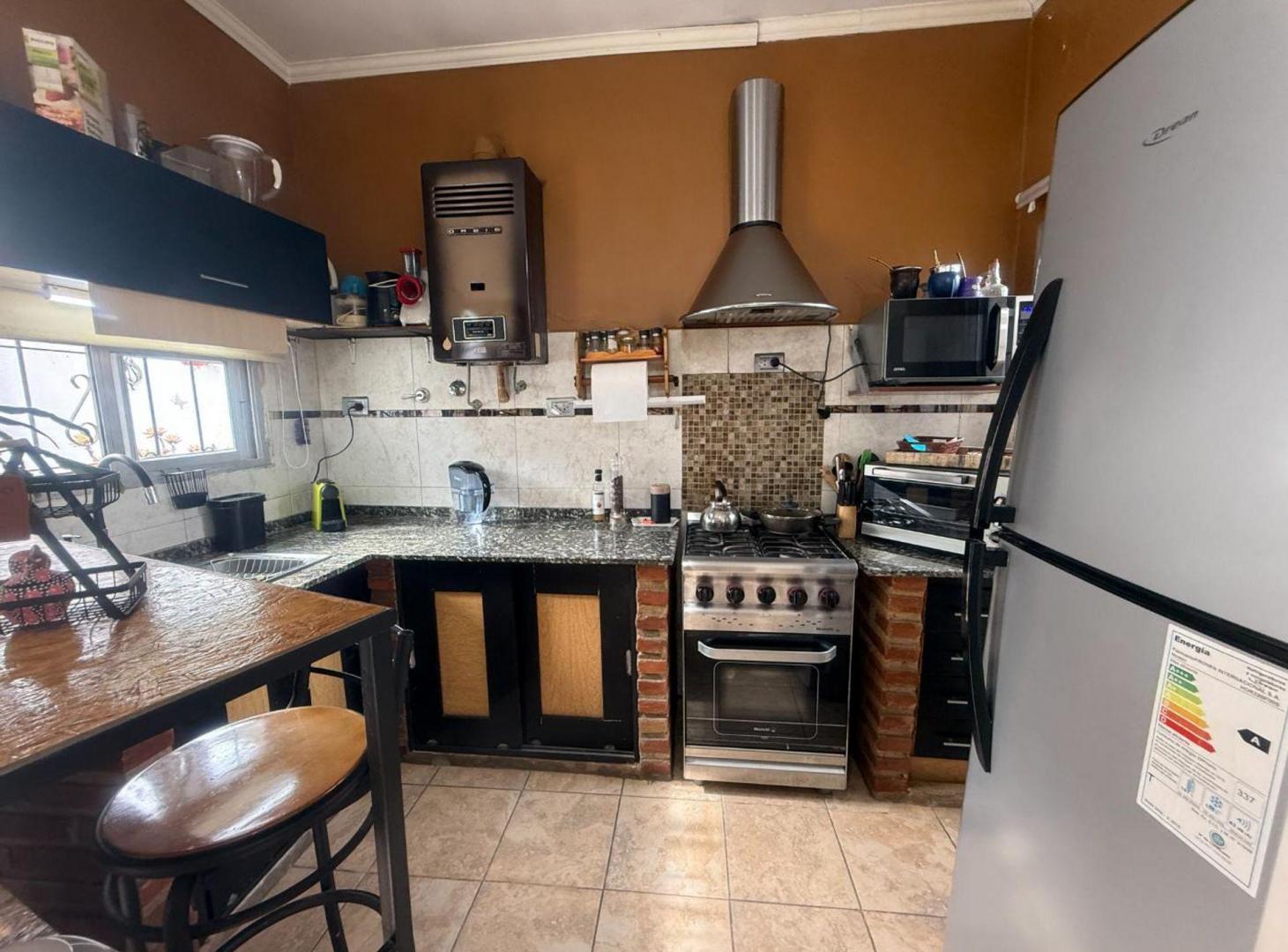 Foto de VENTA CASA MULTIFAMILIAR 3 DPTOS COCHERAS AVELLANE, imagen 4