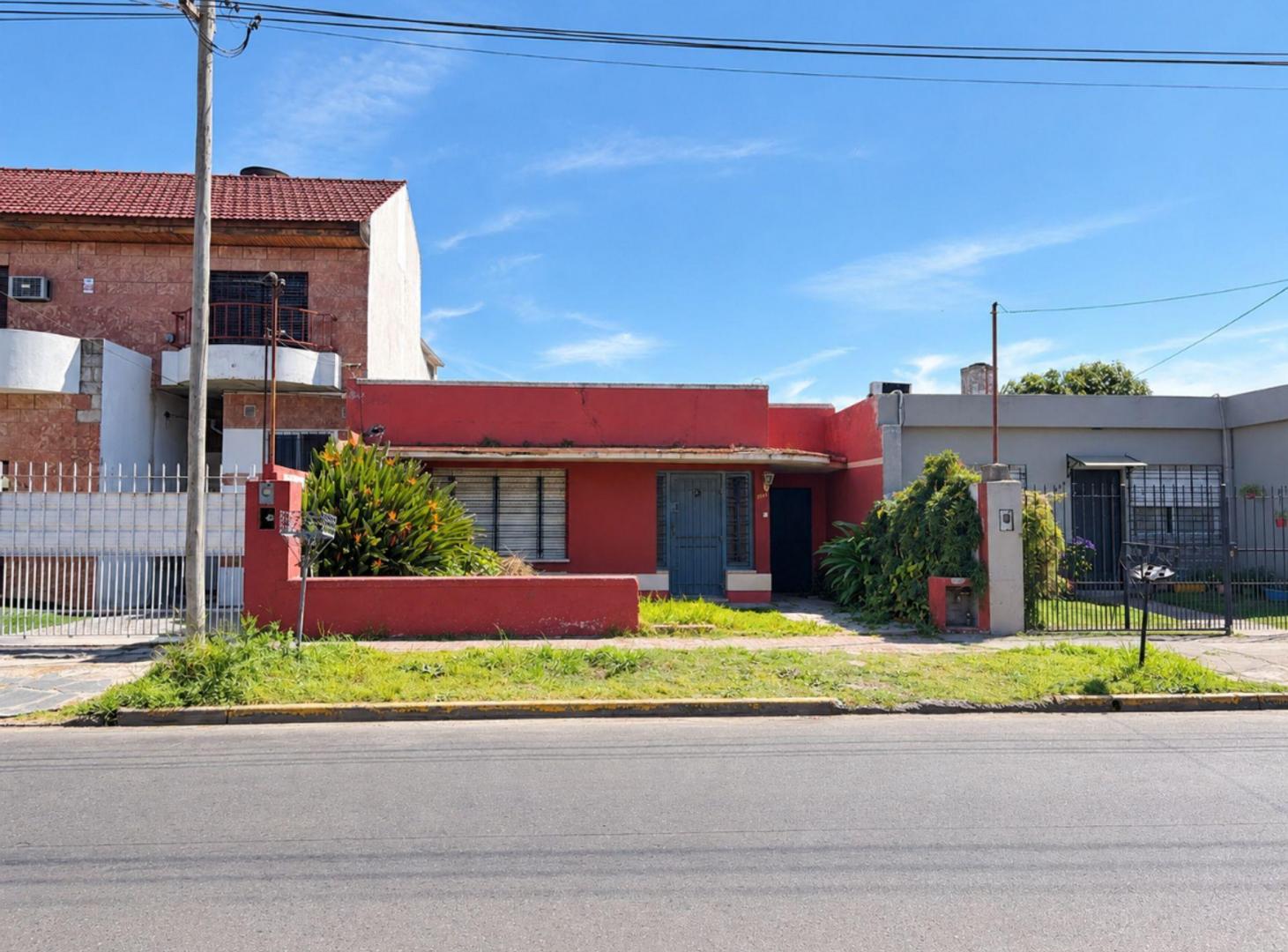 Foto de CASA A REFACC. O DEMOLER LOTE DE 251 M2. BANFIELD, imagen 2