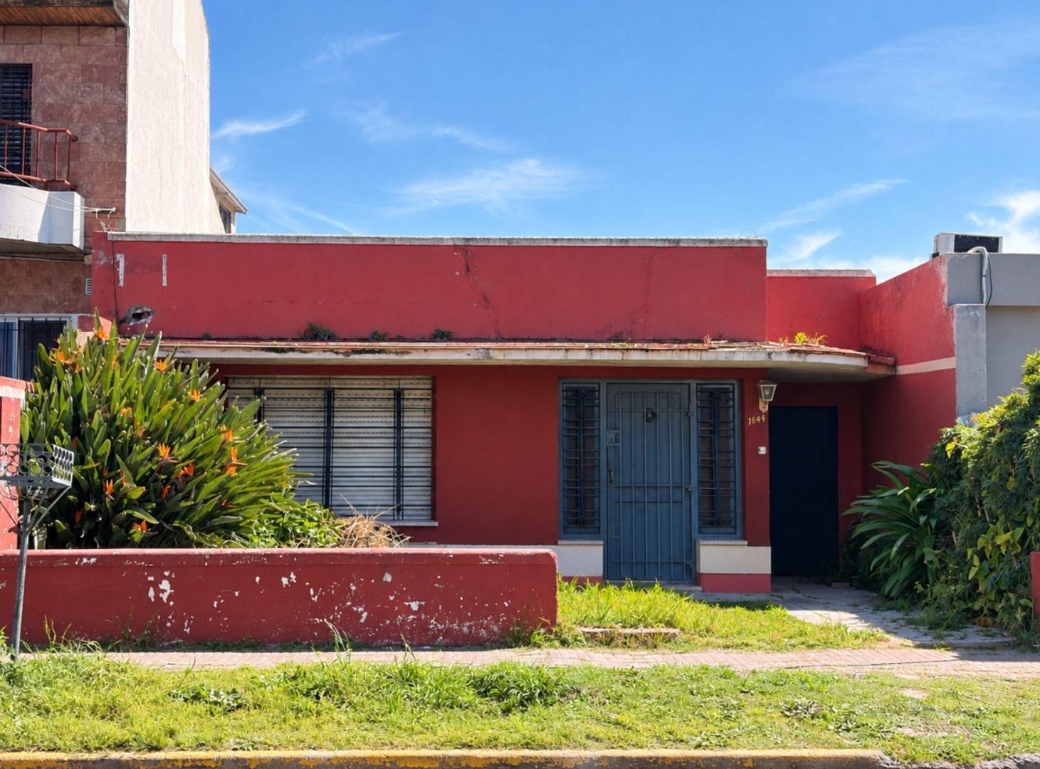 Foto de CASA A REFACC. O DEMOLER LOTE DE 251 M2. BANFIELD, imagen 1
