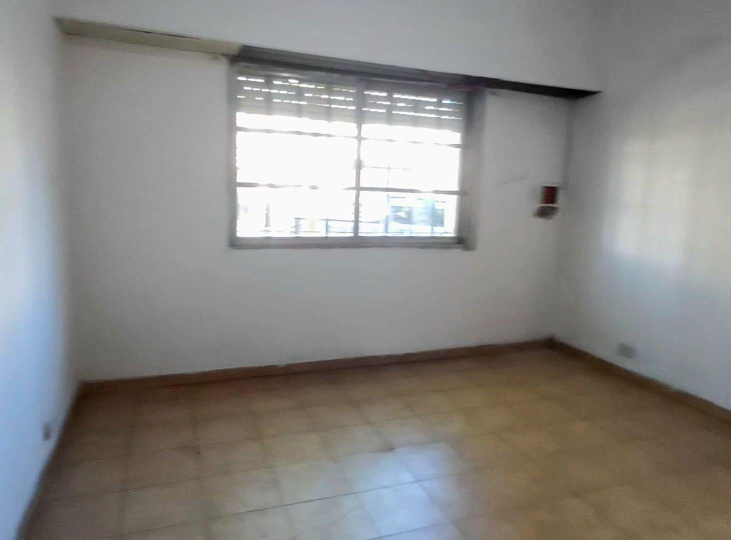 Foto de PH AL FRENTE-2 DORM-PATIO-A REFACCIONAR-LANÚS O, imagen 4