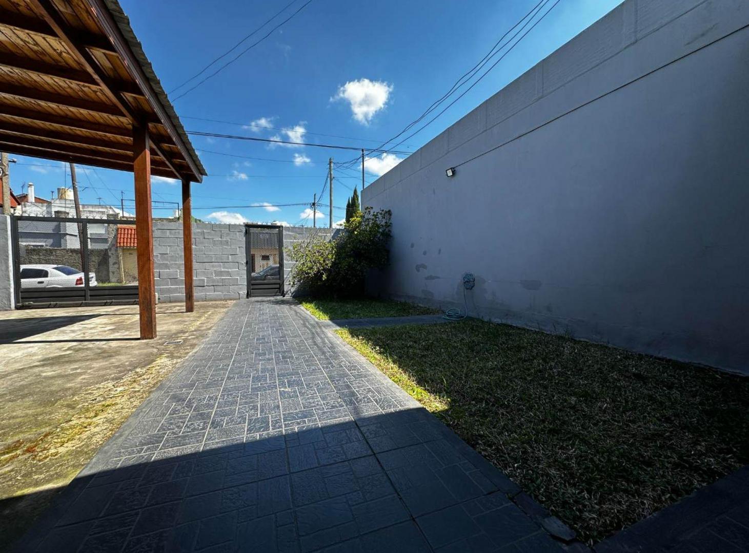 Foto de EXCELENTE CASA 3AMB.GRAN FONDO C/COCHERA DE 245M2., imagen 4