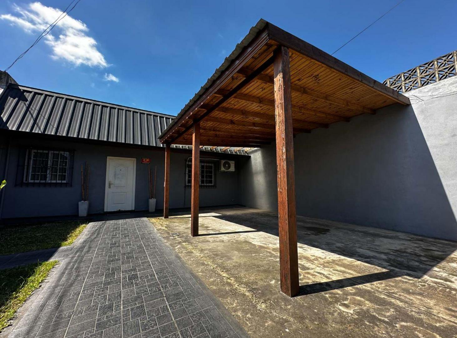 Foto de EXCELENTE CASA 3AMB.GRAN FONDO C/COCHERA DE 245M2., imagen 2