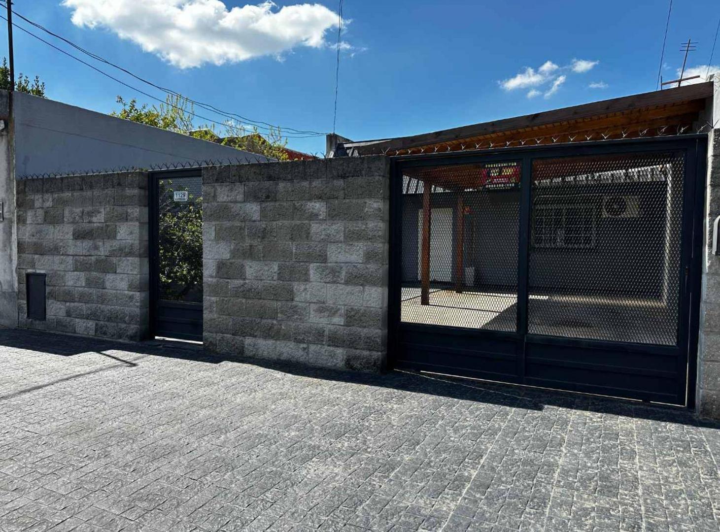 Foto de EXCELENTE CASA 3AMB.GRAN FONDO C/COCHERA DE 245M2., imagen 1