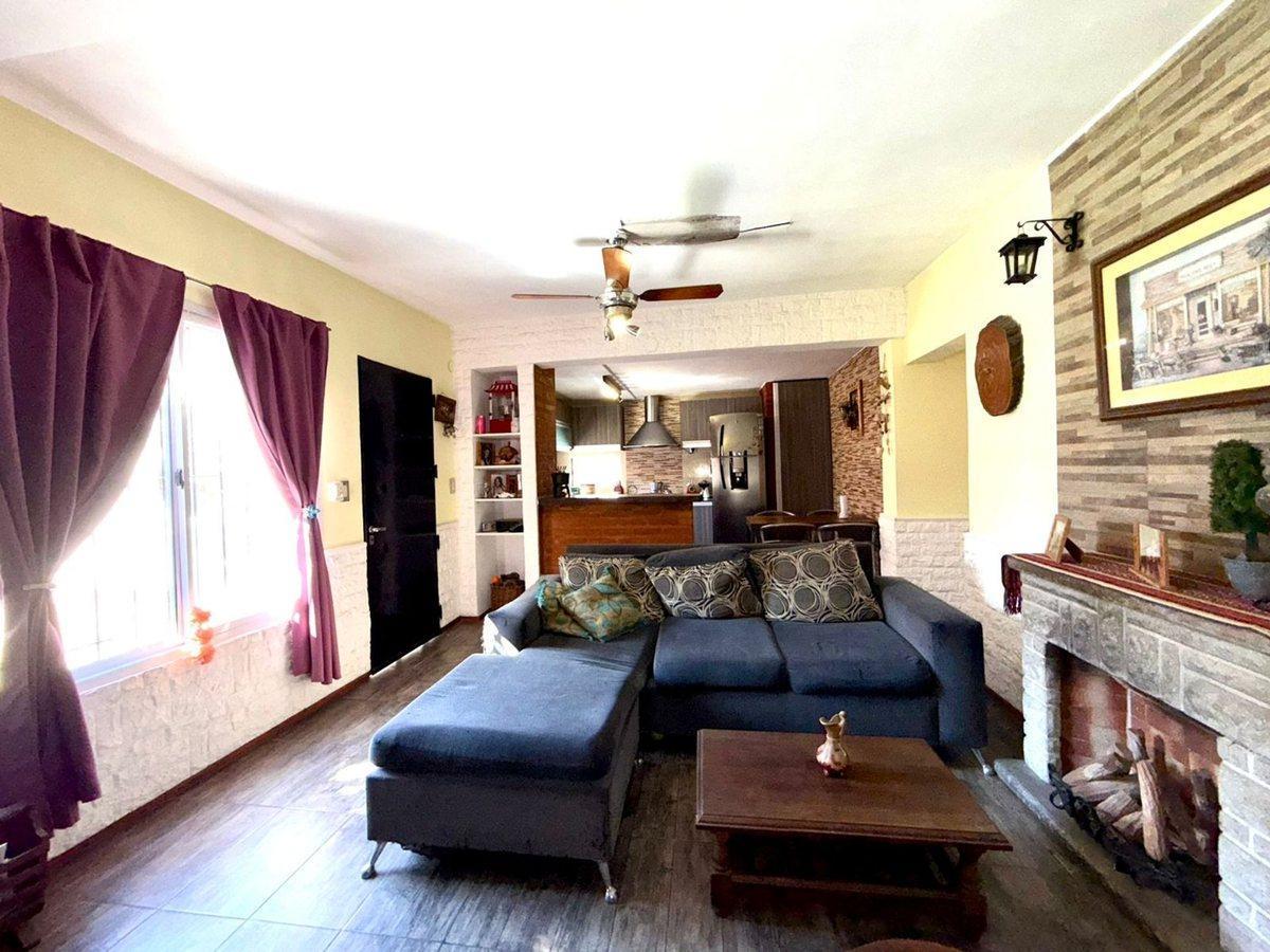 Foto de VENTA CASA-3 AMBTS.C/PQUE, PILETA, QUINCHO COCHERA, imagen 4