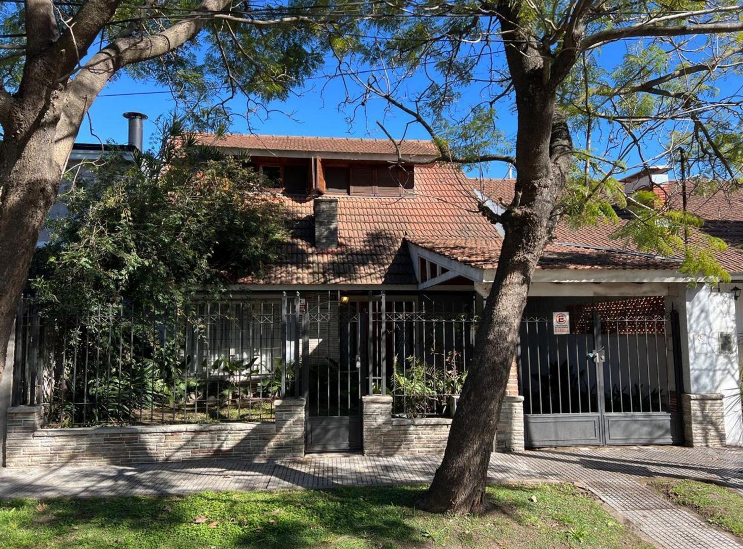 Foto de GRAN CASA EN ADROGUÉ c/ FONDO! APTA CRÉDITO!, imagen 1
