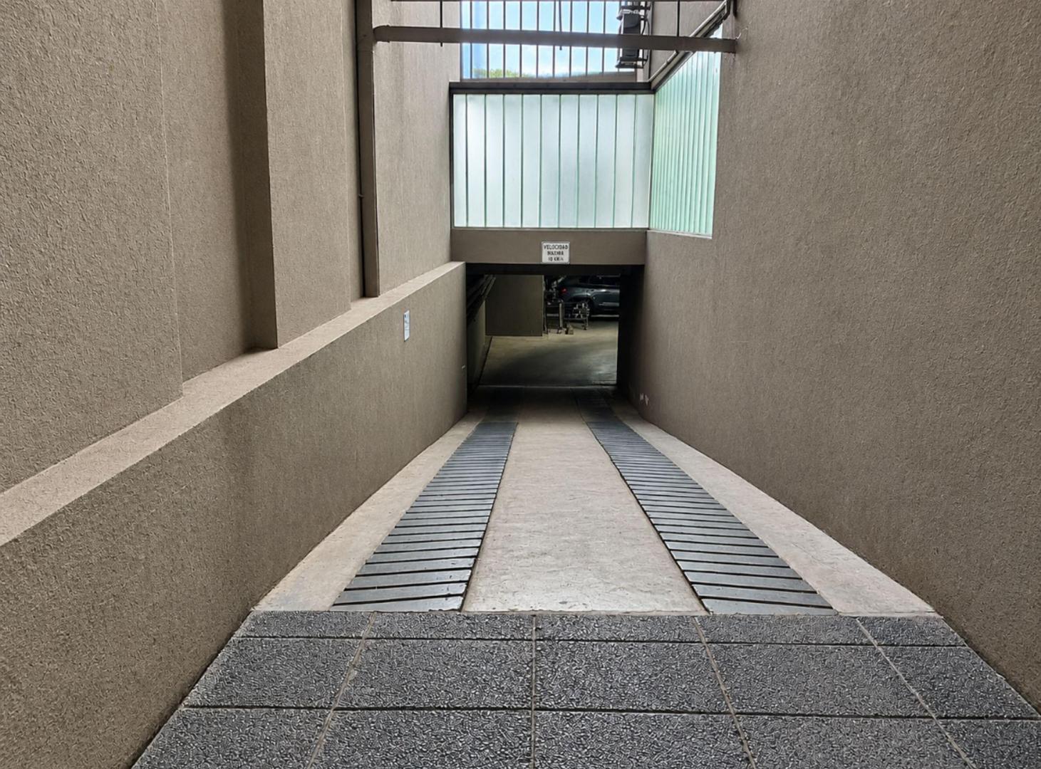 Foto de VENTA COCHERA- BANFIELD CENTRO, imagen 1