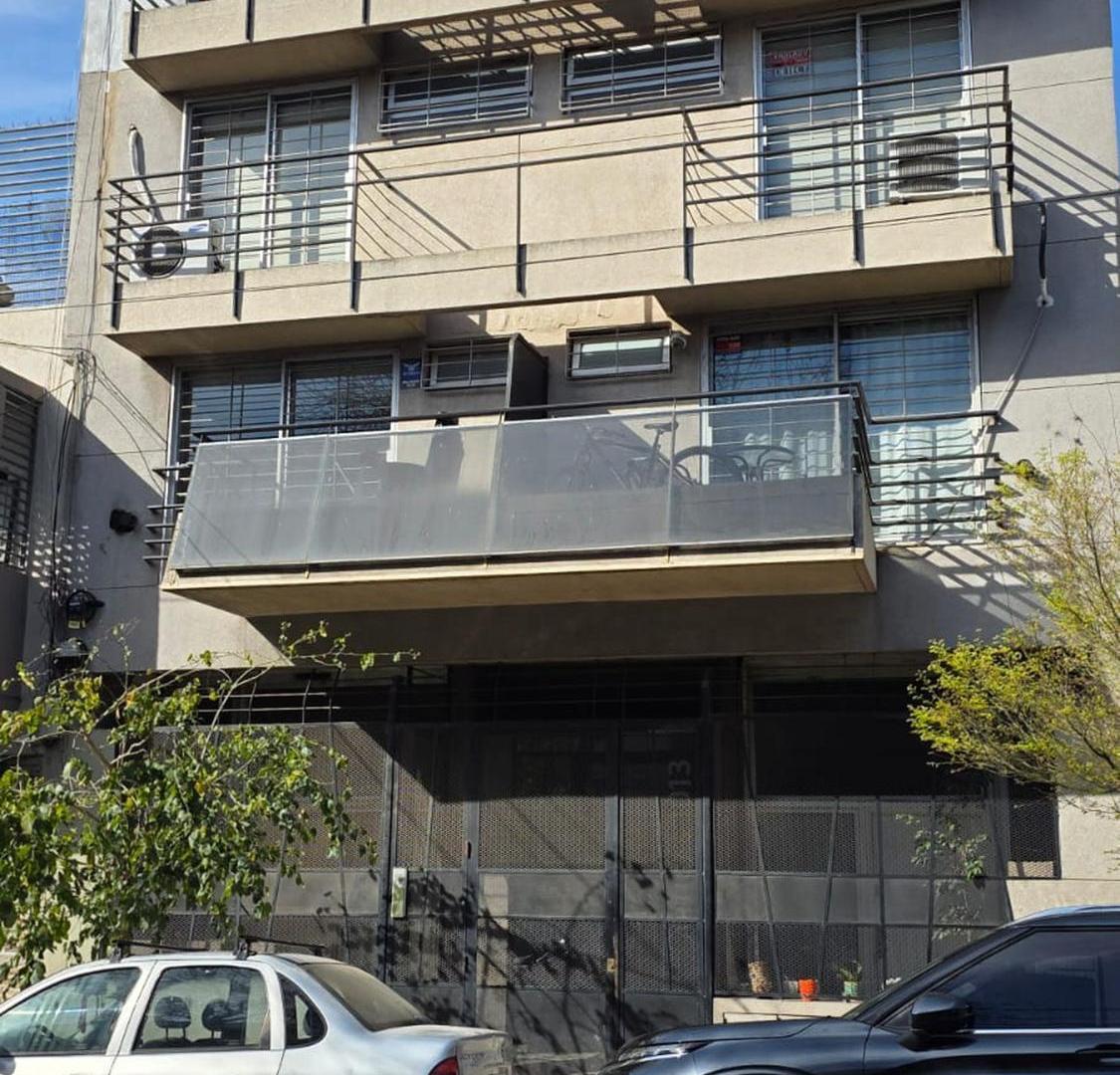 Foto de DEPTO DUPLEX 3 AMB VENTA FLORES 2 BAÑOS, imagen 1