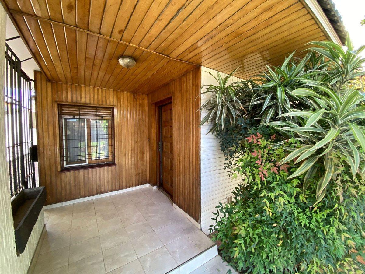 Foto de VENTA CASA 4 AMB / JARDIN / QUINCHO / COCHERA, imagen 5