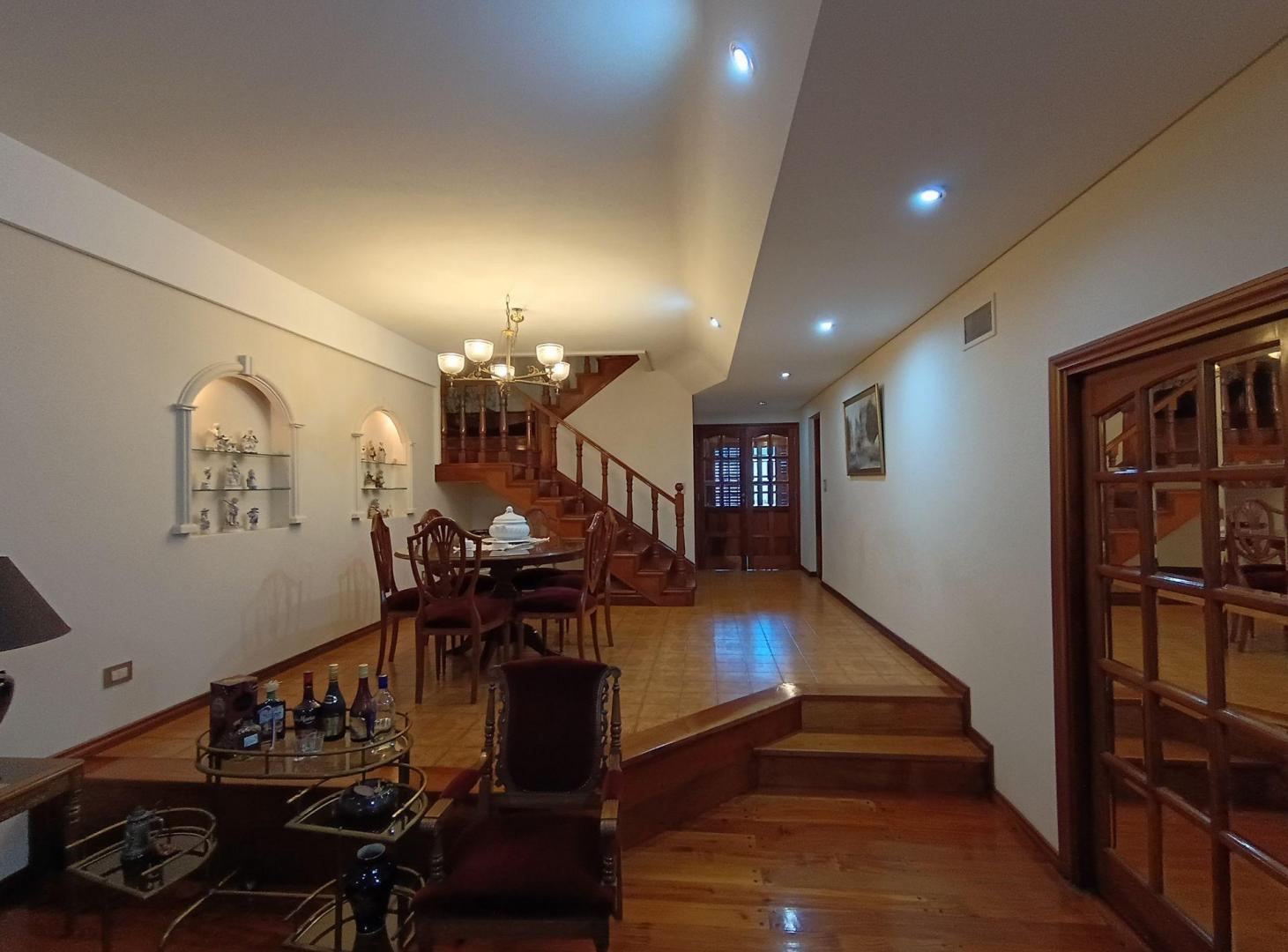 Foto de VENTA CASA 4 AMB.+ PROPIEDAD DE 3 AMB., imagen 1