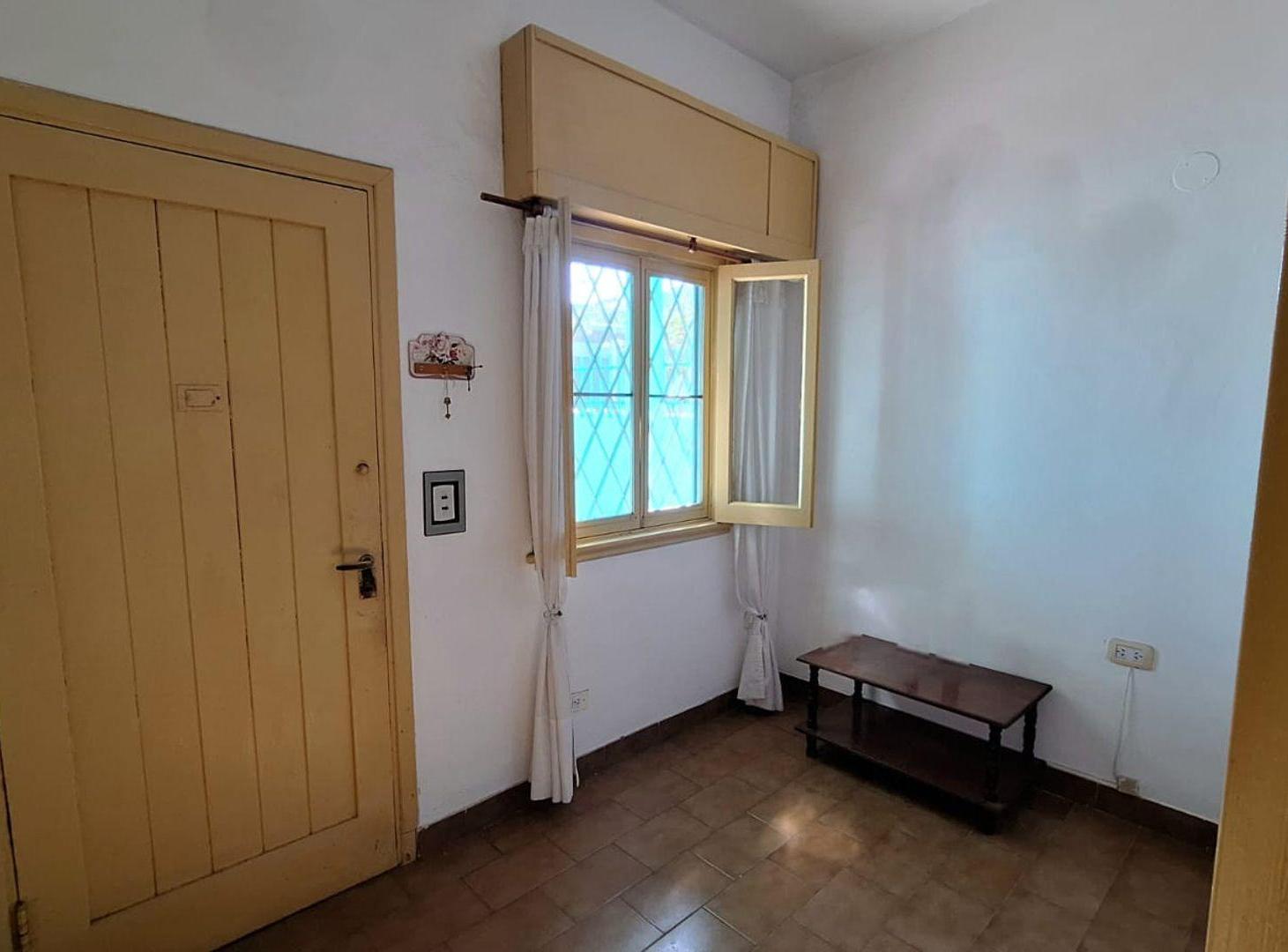 Foto de VENTA CASA 3 AMB. PATIO CON PARRILLA Y COCHERA, imagen 3