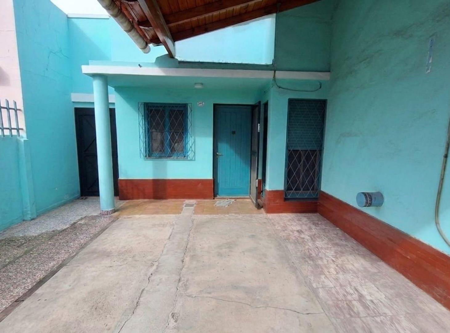 Foto de VENTA CASA 3 AMB. PATIO CON PARRILLA Y COCHERA, imagen 2